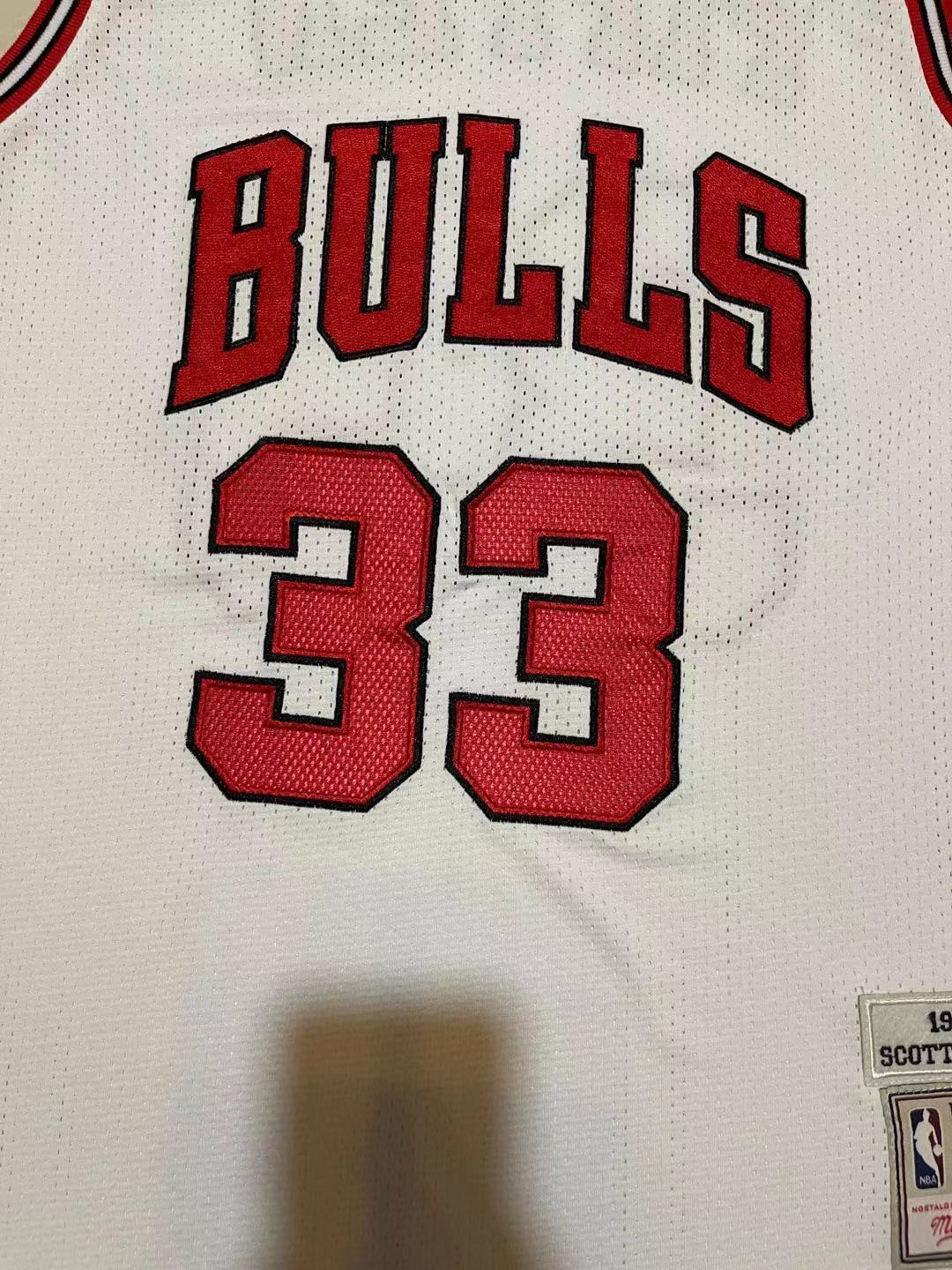 Bulls #33 Scottie Pippen White Vintage Embroidered Jersey