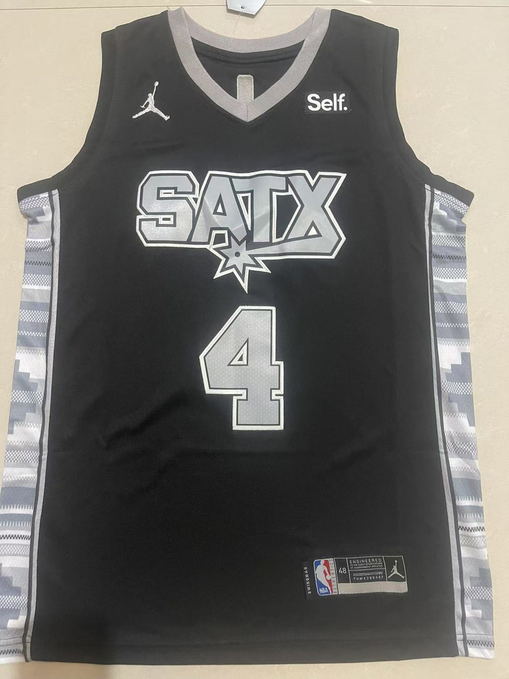 San Antonio Spurs De'Aaron Fox #4 Nike Swingman Jersey – Icon Edition
